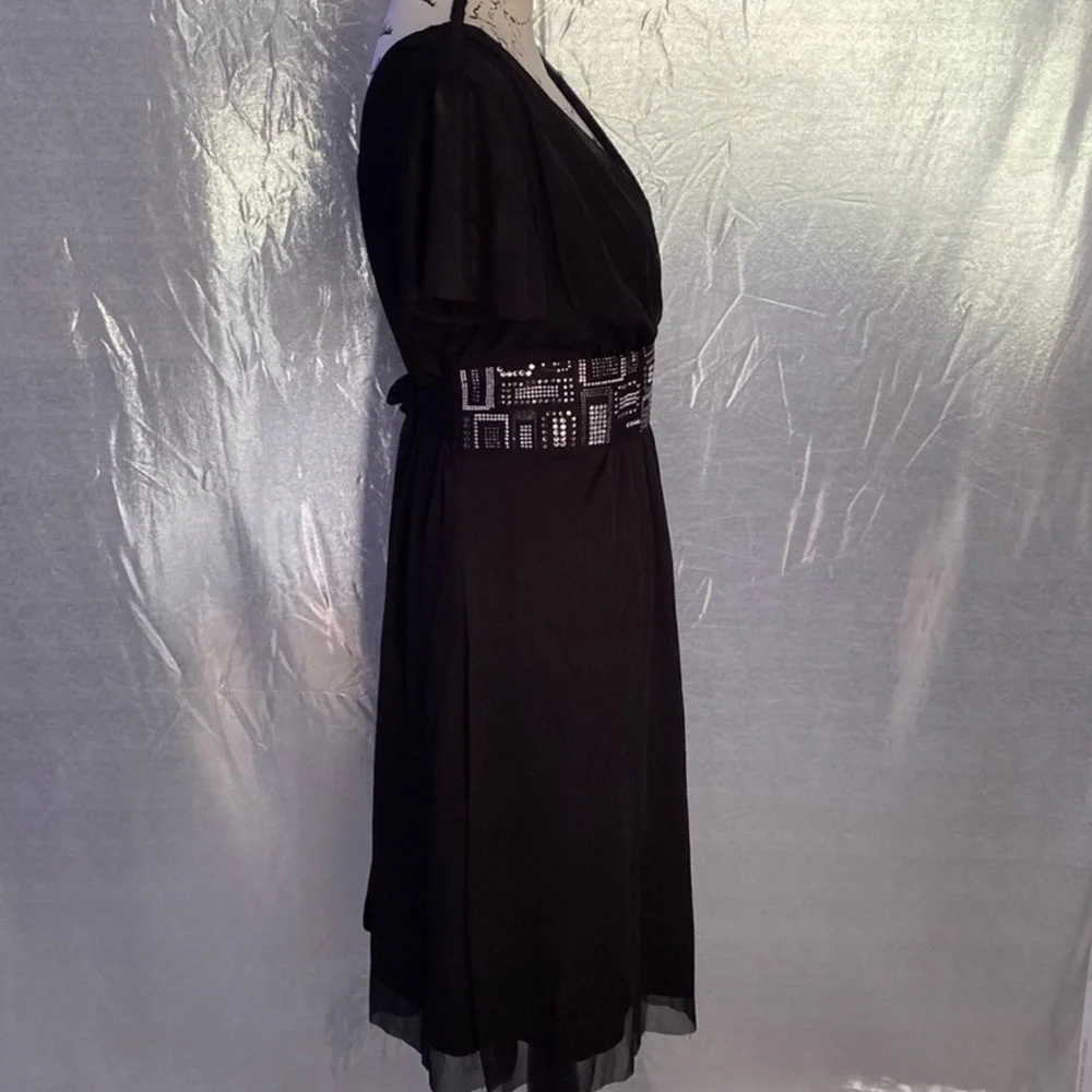 R&M Richards Short Sleeve Dress With Belt
R & M Richards
Size: 12 - Picture 6 of 9